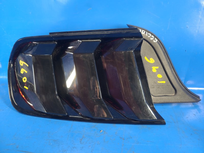 Фонарь наружный левый FORD MUSTANG 15- 2019 S550 2.3 C23HD0D JR3Z-13405-D Б/У