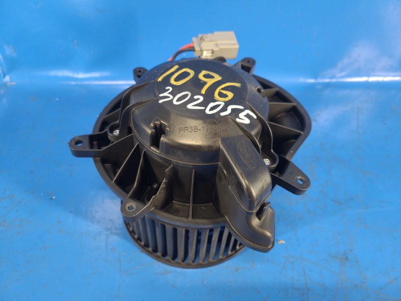 Запчасть моторчик печки FORD MUSTANG 15- 2019 S550 2.3 C23HD0D FR3Z-19805-B Б/У Моторчик печки FORD MUSTANG 15- 2019 S550 2.3 C23HD0D FR3Z-19805-B Б/У