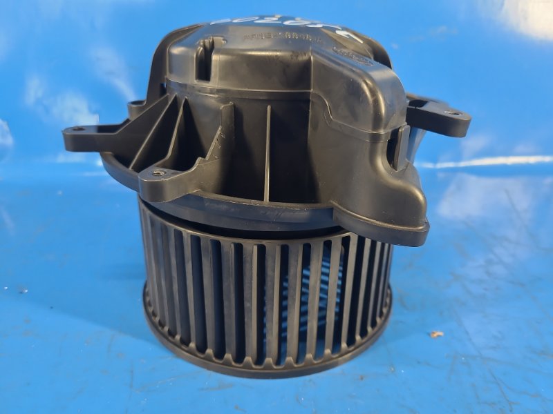 Моторчик печки MUSTANG 15- 2019 S550 2.3 C23HD0D Моторчик печки MUSTANG 15- 2019 S550 2.3 C23HD0D