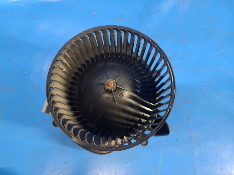 Моторчик печки MUSTANG 15- 2019 S550 2.3 C23HD0D Моторчик печки MUSTANG 15- 2019 S550 2.3 C23HD0D