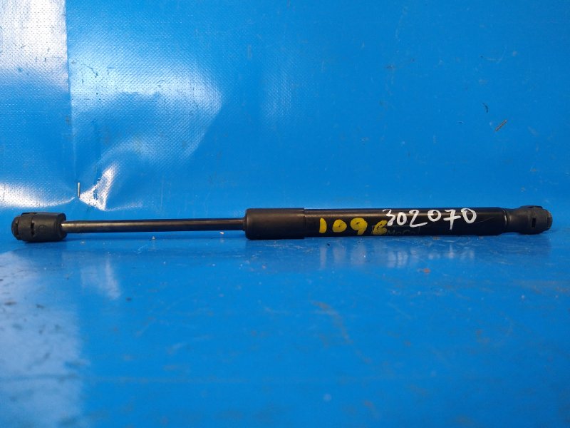 Запчасть амортизатор крышки багажника FORD MUSTANG 15- 2019 S550 2.3 C23HD0D FR3Z-63406A10-B Б/У Амортизатор крышки багажника FORD MUSTANG 15- 2019 S550 2.3 C23HD0D FR3Z-63406A10-B Б/У