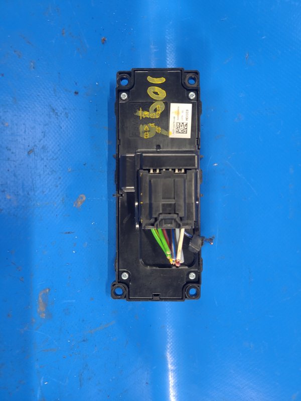 Кнопка регулировки сиденья правая MUSTANG 15- 2019 S550 2.3 C23HD0D Кнопка регулировки сиденья правая MUSTANG 15- 2019 S550 2.3 C23HD0D