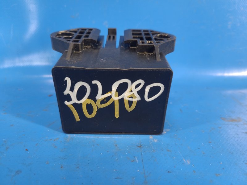 Реле топливного насоса FORD MUSTANG 15- 2019 S550 2.3 C23HD0D FU5Z-9D370-G Б/У