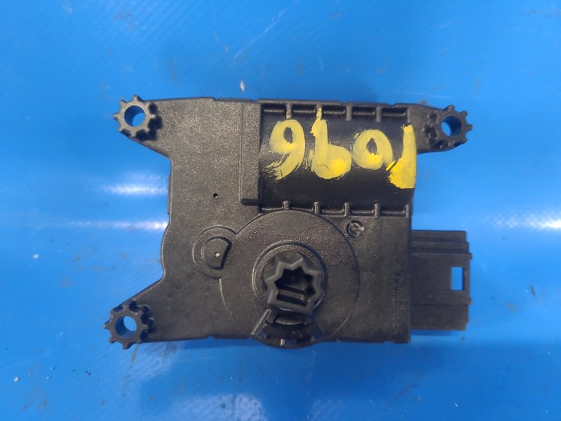 Моторчик заслонки печки MUSTANG 15- 2019 S550 2.3 C23HD0D