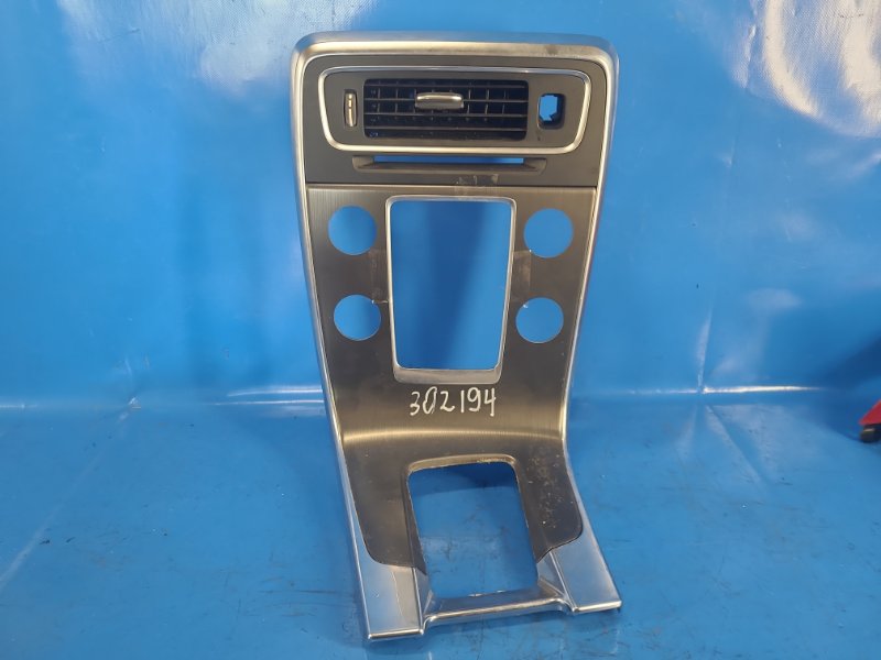 Накладка торпедо центр. VOLVO S60 10-13 2012 2.5L B5254T5 8632424 Б/У