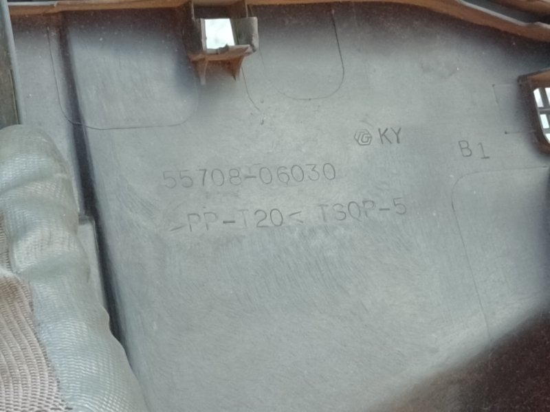 Пластик под лобовое стекло / Жабо TOYOTA CAMRY 30 02-06 30 2.4 2AZFE