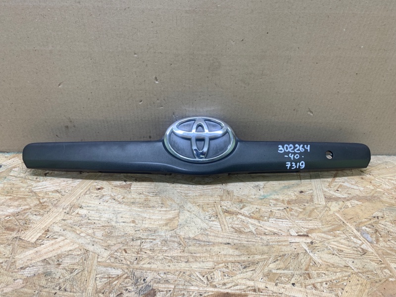 Панель подсветки номера TOYOTA CAMRY 40 06-11 2008 2.4 2AZ-FXE 76811-33130-B1 Б/У