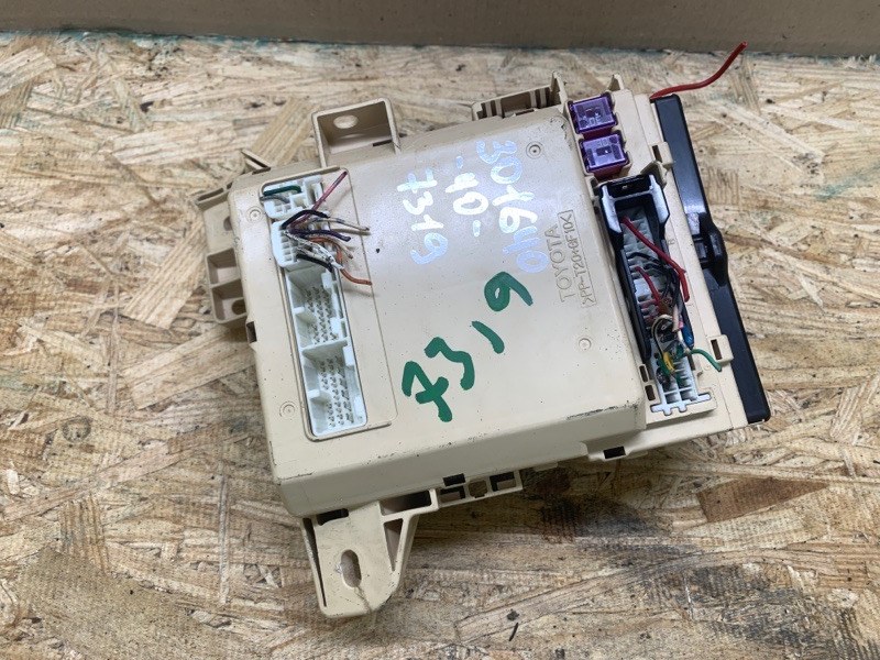 Блок предохранителей салон TOYOTA CAMRY 40 06-11 2008 2.4 2AZ-FXE 82730-06611 Б/У