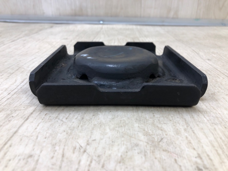 Крепление рессоры NISSAN NV200 USA 13- 2.0 MR20DE