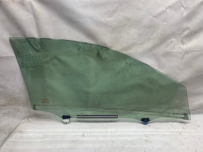 Стекло двери переднее левое COROLLA 150 06-13