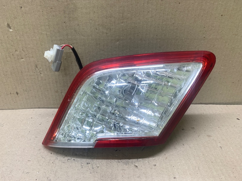 Запчасть фонарь внутренний левый TOYOTA CAMRY 40 06-11 2008 2.4 2AZ-FXE 81591-33140 Б/У Фонарь внутренний левый TOYOTA CAMRY 40 06-11 2008 2.4 2AZ-FXE 81591-33140 Б/У