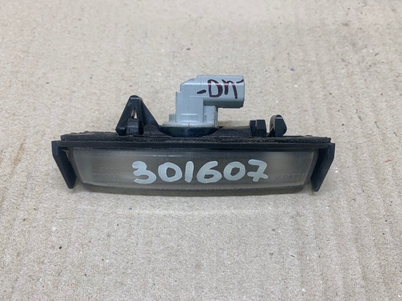 Запчасть подсветка номера TOYOTA CAMRY 40 06-11 2008 2.4 2AZ-FXE 81270-AA020 Б/У Подсветка номера TOYOTA CAMRY 40 06-11 2008 2.4 2AZ-FXE 81270-AA020 Б/У