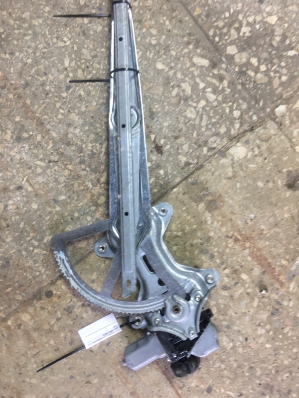 Стеклоподъемник передний левый SIENNA 11-16 2014 Внедорожник 3.5 Стеклоподъемник передний левый SIENNA 11-16 2014 Внедорожник 3.5