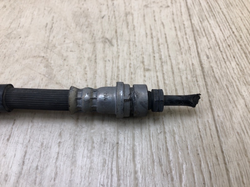 Трубка тормозная передняя правая FIESTA 08-17 2017 1.6 C16HDEZ