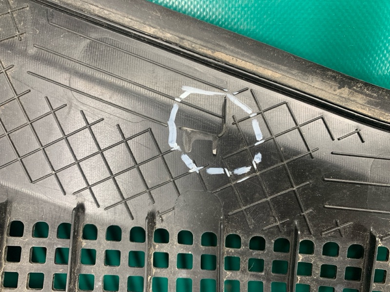 Пластик под лобовое стекло / Жабо RDX 12-19 2017 Пластик под лобовое стекло / Жабо RDX 12-19 2017