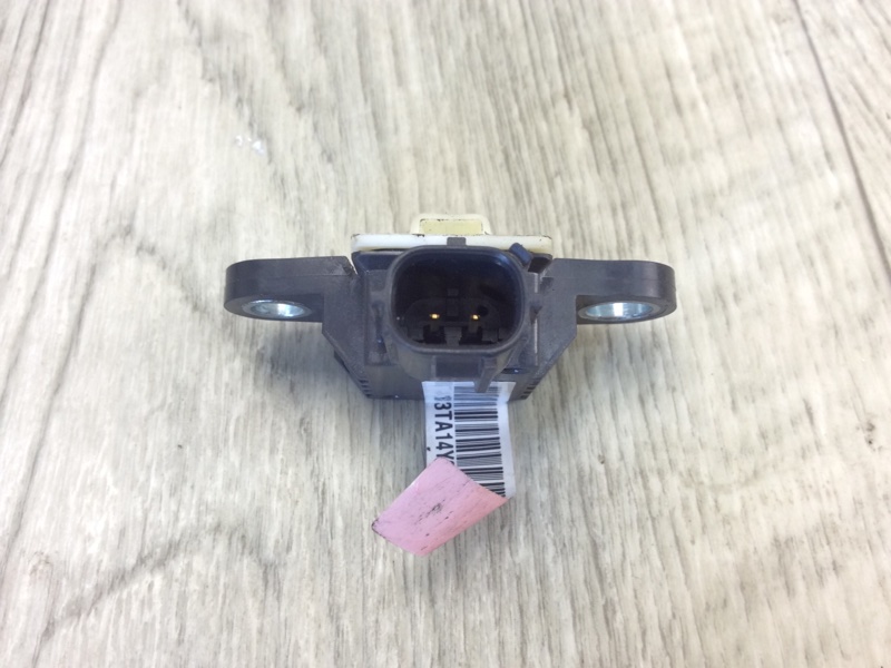 Датчик удара передний правый ALTIMA L33 12-18 Датчик удара передний правый ALTIMA L33 12-18