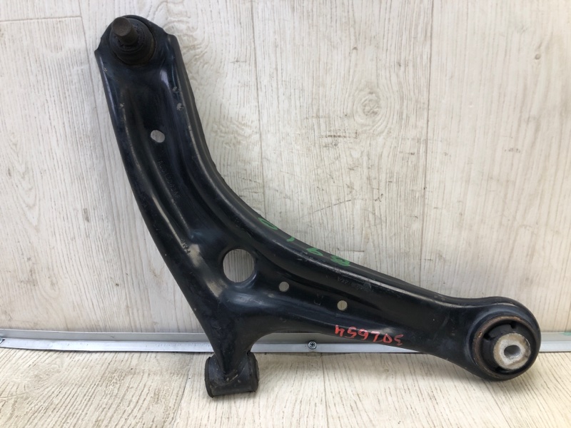 Рычаг передней подвески нижний правый FORD FIESTA 08-17 2017 1.6 C16HDEZ BE8Z-3078-C Б/У