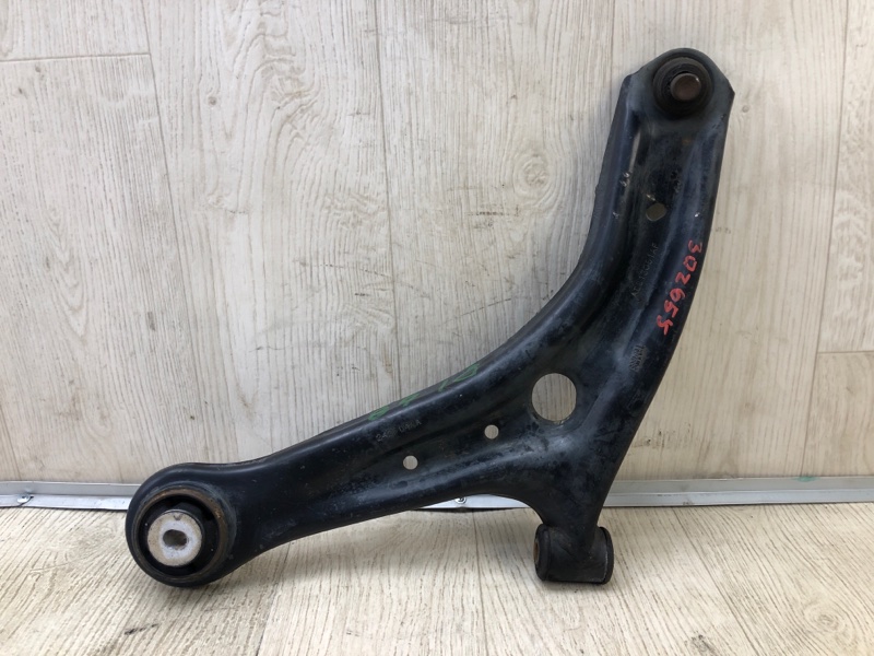 Рычаг передней подвески нижний левый FORD FIESTA 08-17 2017 1.6 C16HDEZ BE8Z-3079-C Б/У