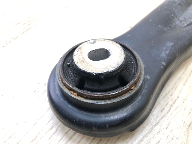 Рычаг передней подвески нижний левый FIESTA 08-17 2017 1.6 C16HDEZ