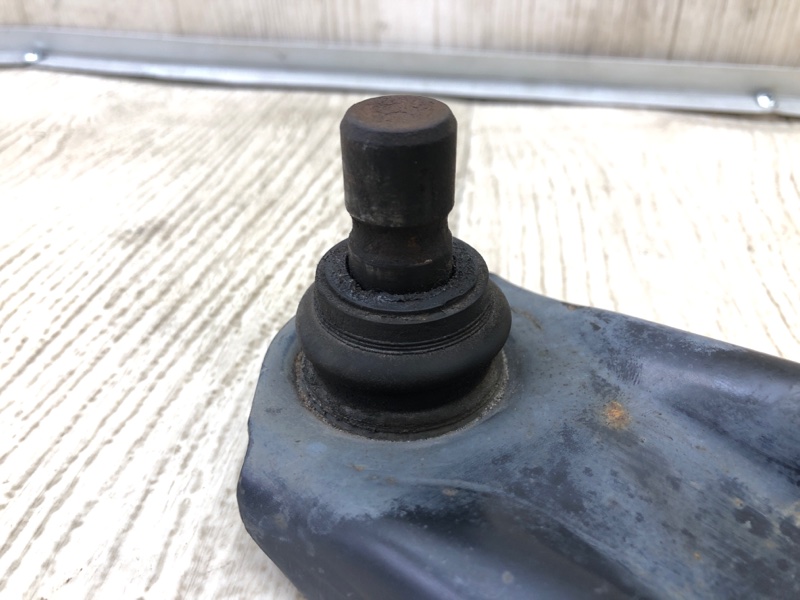 Рычаг передней подвески нижний левый FIESTA 08-17 2017 1.6 C16HDEZ