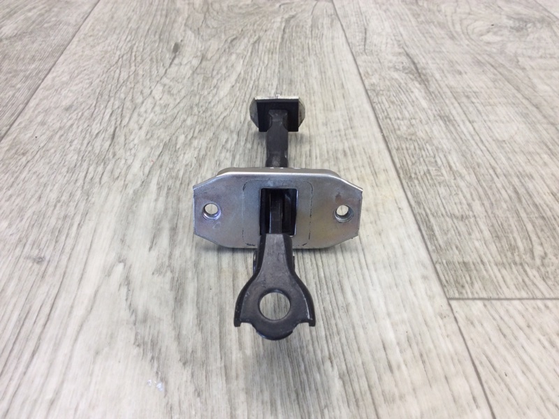 Ограничитель двери задний левый NISSAN ALTIMA L33 12-18