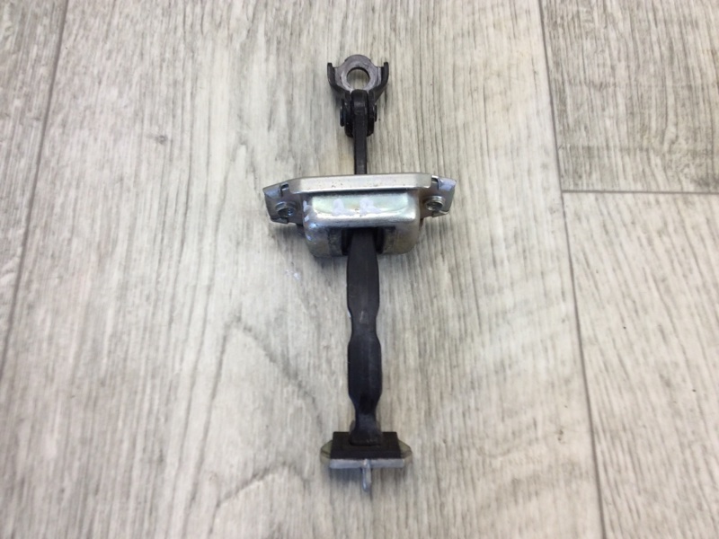 Ограничитель двери задний правый ALTIMA L33 12-18