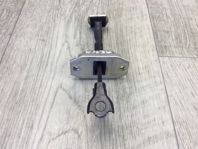 Ограничитель двери задний правый NISSAN ALTIMA L33 12-18