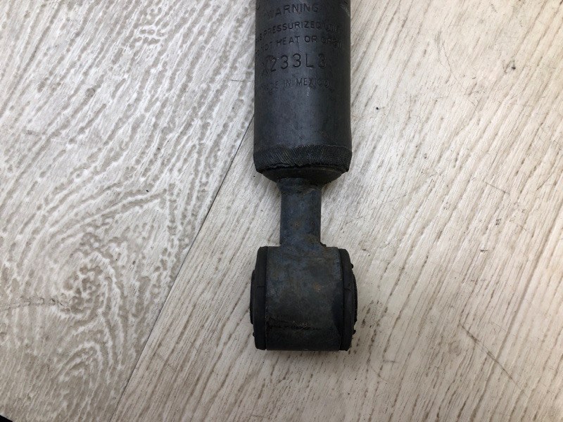 Амортизатор задний FIESTA 08-17 2017 1.6 C16HDEZ Амортизатор задний FIESTA 08-17 2017 1.6 C16HDEZ