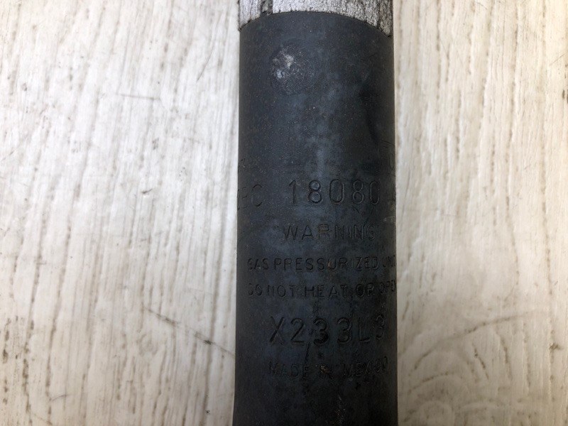 Амортизатор задний FIESTA 08-17 2017 1.6 C16HDEZ Амортизатор задний FIESTA 08-17 2017 1.6 C16HDEZ