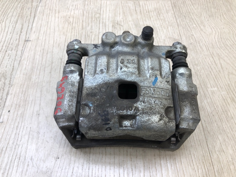 Суппорт тормозной передний левый FORD FIESTA 08-17 2017 1.6 C16HDEZ BE8Z-2B121-AA Б/У