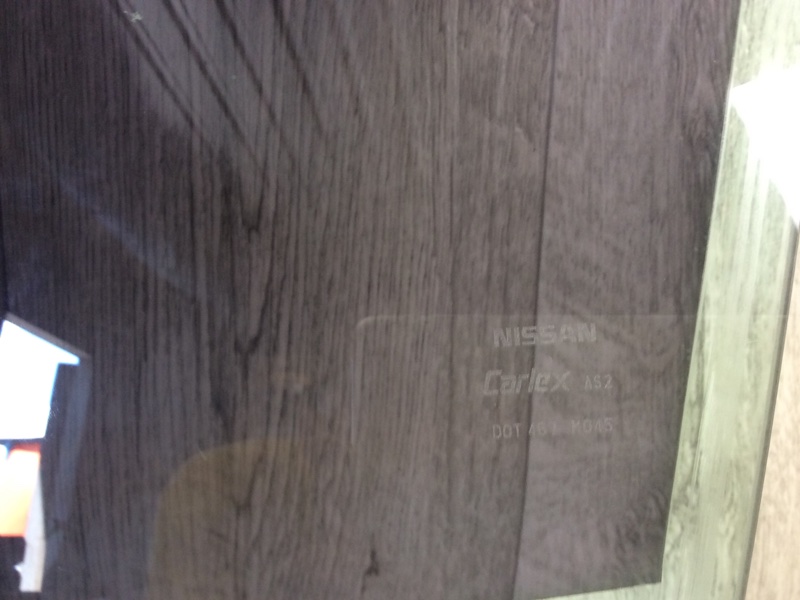 Стекло двери переднее левое ALTIMA L33 12-18