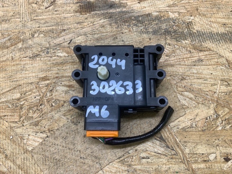 Запчасть моторчик заслонки печки MAZDA 6 GJ 12- 2014 2.5 PY-VPS KD47-61-A30 Б/У Моторчик заслонки печки MAZDA 6 GJ 12- 2014 2.5 PY-VPS KD47-61-A30 Б/У