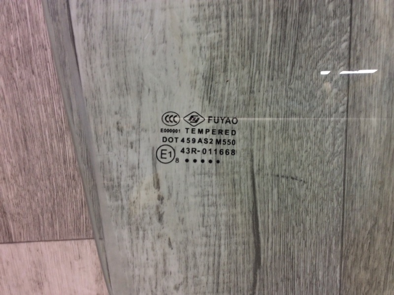 Стекло двери переднее правое ALTIMA L33 12-18