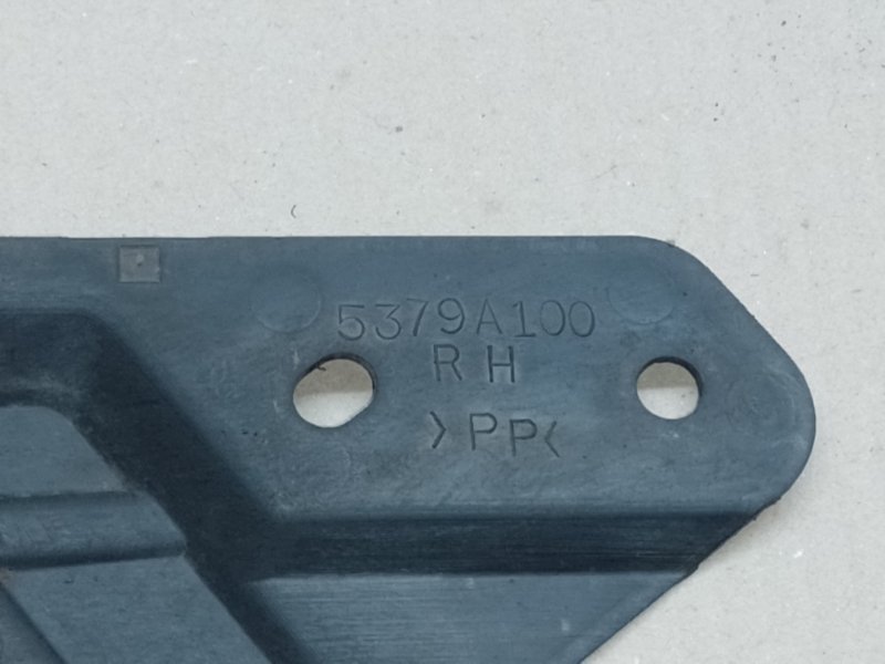 Кронштейн передний правый MITSUBISHI OUTLANDER XL 05-13 CW 3.0 6B31