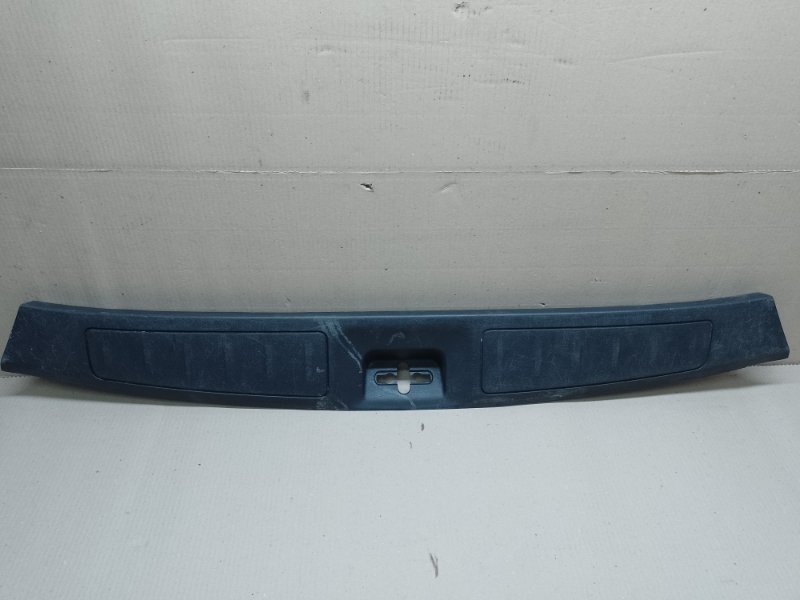 Накладка на порог багажника NISSAN PATHFINDER R52 12-21 2013 3.5 VQ35DE 84990-3KA0A Б/У