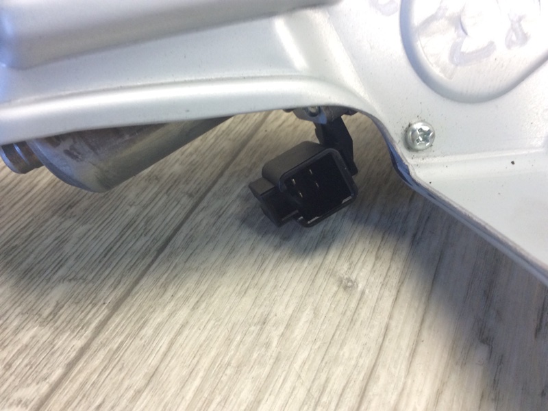 Моторчик стеклоочистителя задний NIRO 16- 2017 1.6 G4LE Моторчик стеклоочистителя задний NIRO 16- 2017 1.6 G4LE