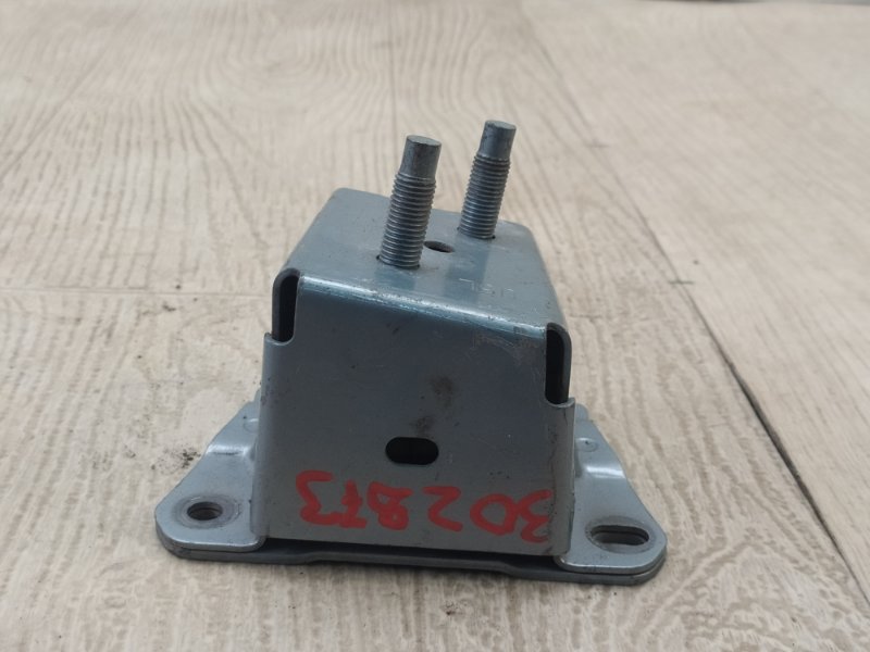 Кронштейн усилителя заднего бампера левый TOYOTA PRIUS - 30 09-17 2013 ZVW30 1.8 2ZRFXE 5201647020 Б/У