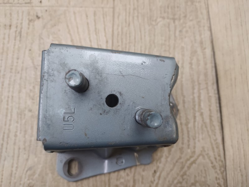 Кронштейн усилителя заднего бампера левый PRIUS - 30 09-17 2013 ZVW30 1.8 2ZRFXE