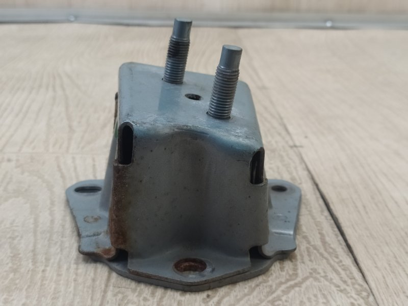 Кронштейн усилителя заднего бампера правый TOYOTA PRIUS - 30 09-17 ZVW30 1.8 2ZRFXE