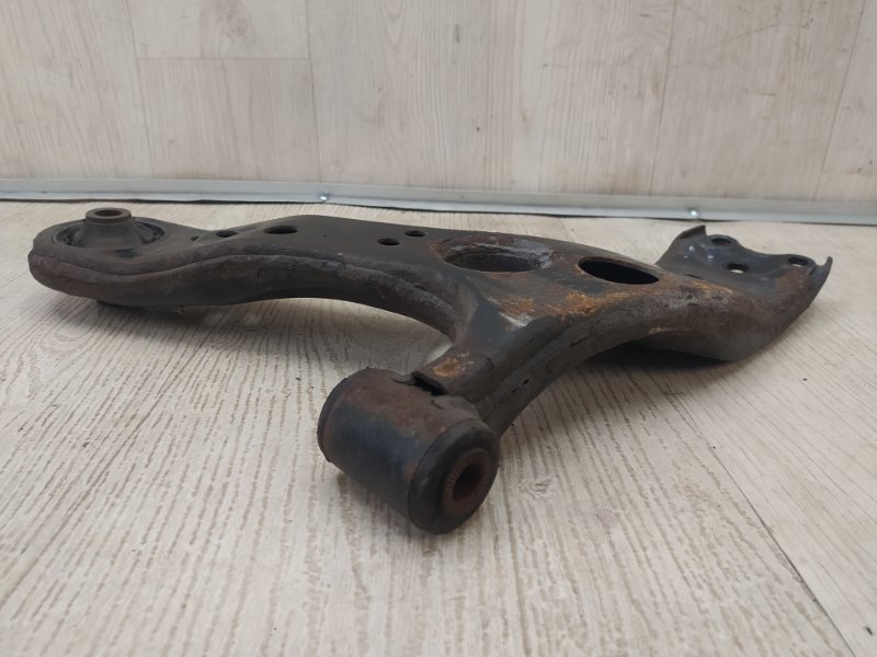 Рычаг передней подвески нижний правый PRIUS - 30 09-17 2013 ZVW30 1.8 2ZRFXE