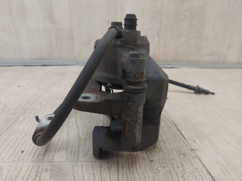 Суппорт тормозной передний правый TOYOTA PRIUS - 30 09-17 ZVW30 1.8 2ZRFXE