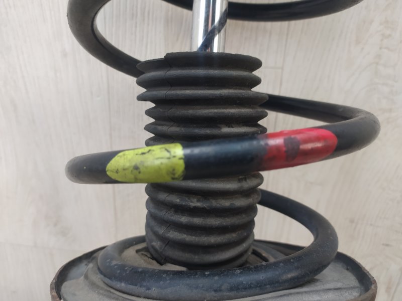 Амортизатор передний правый PRIUS - 30 09-17 2013 ZVW30 1.8 2ZRFXE Амортизатор передний правый PRIUS - 30 09-17 2013 ZVW30 1.8 2ZRFXE