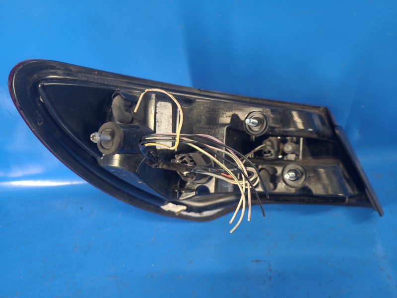 Фонарь наружный правый 200 10-14 2012 2.4 ED3