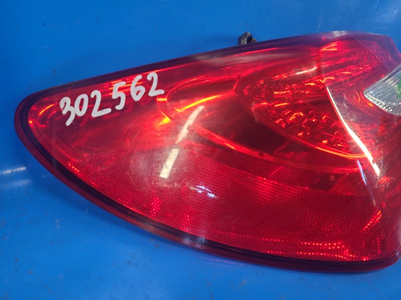 Фонарь наружный левый 200 10-14 2012 2.4 ED3