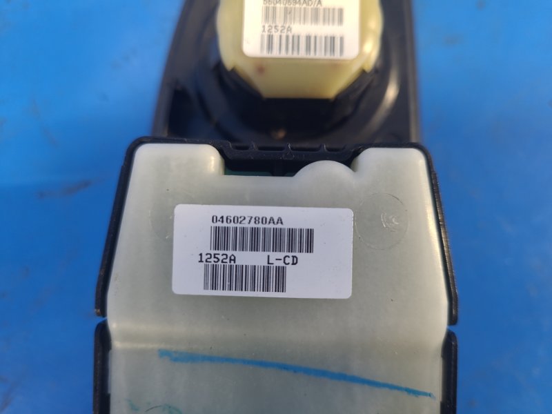 Блок управления стеклоподъемниками CHRYSLER 200 10-14 2.4 ED3