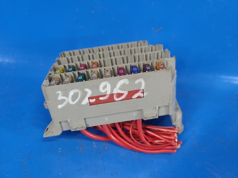 Запчасть блок предохранителей салон VOLVO XC70 00–07 2006 2.5 B5254T2 9162439 Б/У Блок предохранителей салон VOLVO XC70 00–07 2006 2.5 B5254T2 9162439 Б/У