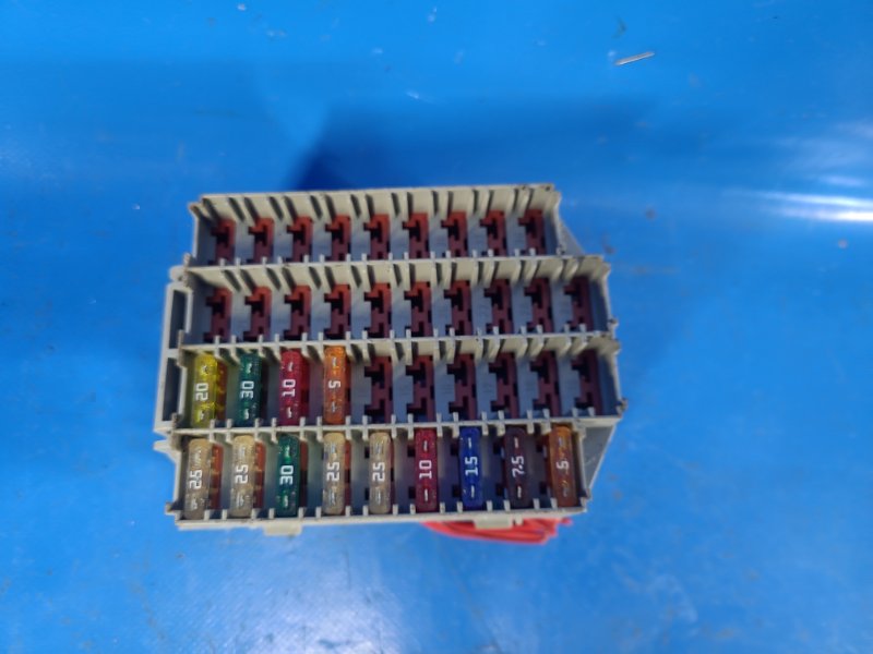 Блок предохранителей салон XC70 00–07 2006 2.5 B5254T2 Блок предохранителей салон XC70 00–07 2006 2.5 B5254T2