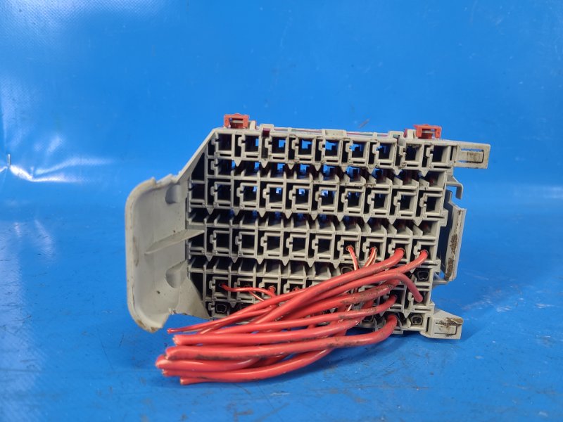 Блок предохранителей салон VOLVO XC70 00–07 2.5 B5254T2 Блок предохранителей салон VOLVO XC70 00–07 2.5 B5254T2