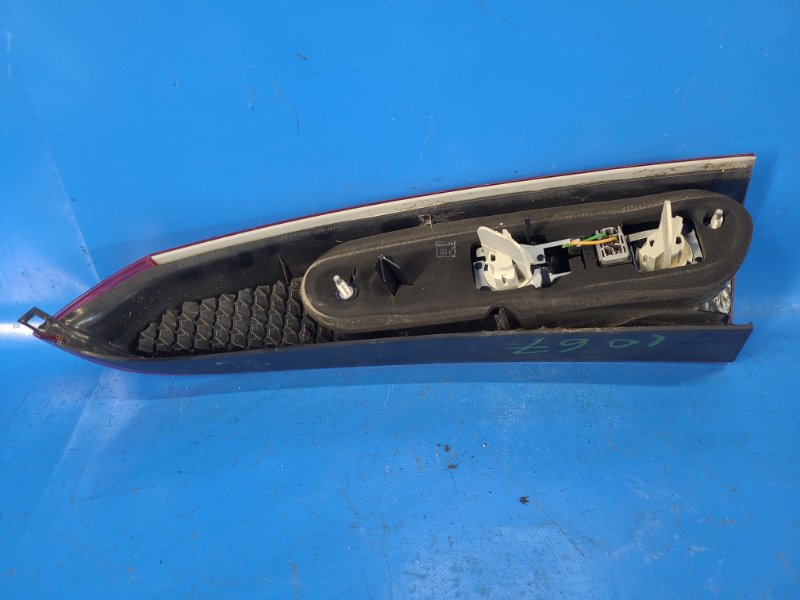 Фонарь наружный левый XC70 00–07 2006 2.5 B5254T2 Фонарь наружный левый XC70 00–07 2006 2.5 B5254T2