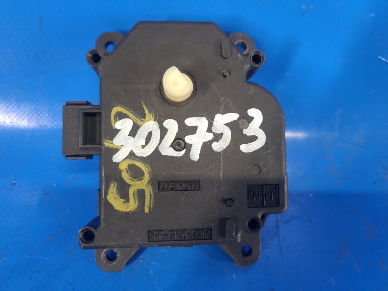 Запчасть моторчик заслонки печки TOYOTA CAMRY 40 06-11 2010 2.5 2ARFE 87106-07140 Б/У Моторчик заслонки печки TOYOTA CAMRY 40 06-11 2010 2.5 2ARFE 87106-07140 Б/У